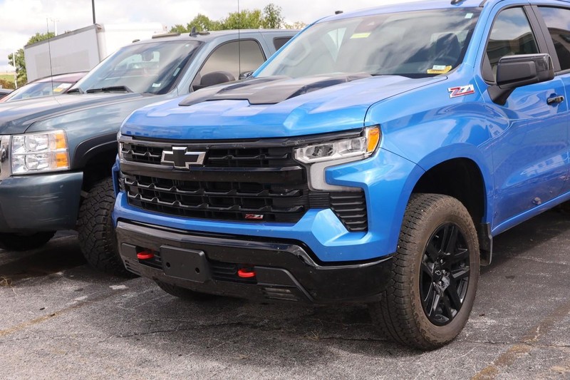 Chevrolet Silverado 1500 Vehicle Image 02