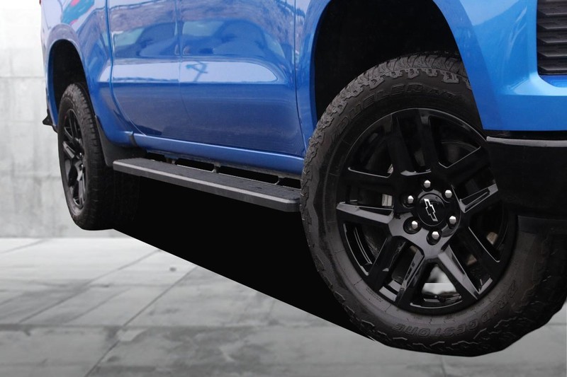 Chevrolet Silverado 1500 Vehicle Full-screen Gallery Image 3