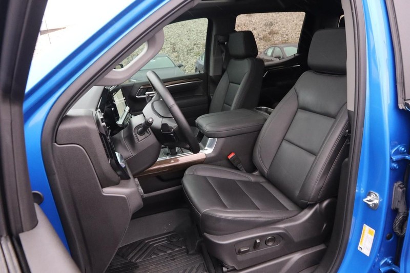 Chevrolet Silverado 1500 Vehicle Full-screen Gallery Image 9