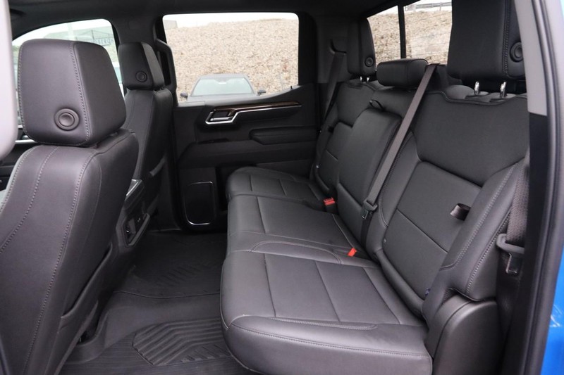 Chevrolet Silverado 1500 Vehicle Full-screen Gallery Image 10