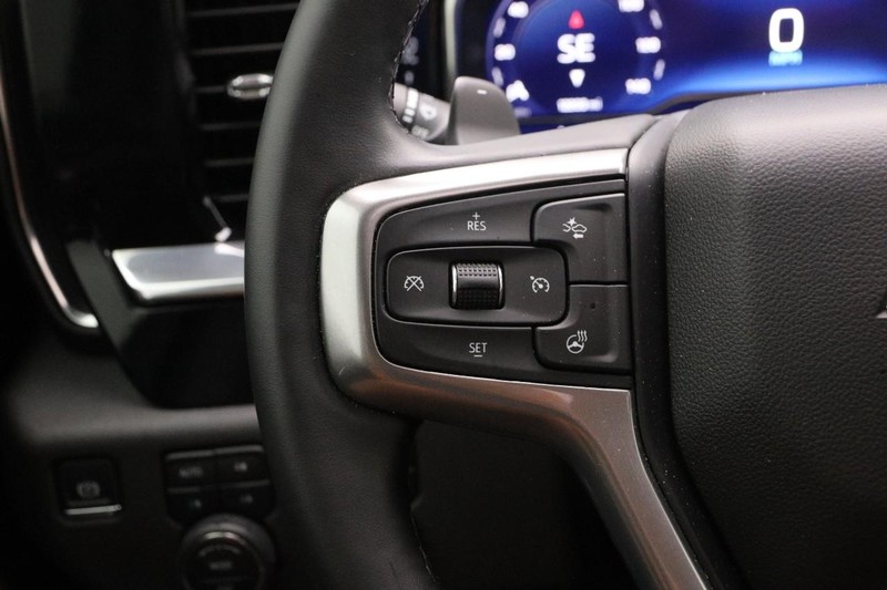 Chevrolet Silverado 1500 Vehicle Full-screen Gallery Image 12