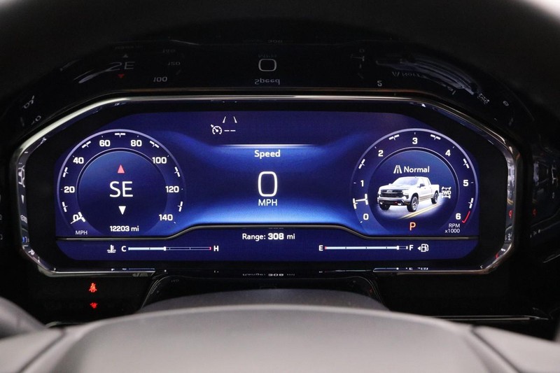 Chevrolet Silverado 1500 Vehicle Full-screen Gallery Image 14