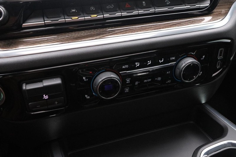 Chevrolet Silverado 1500 Vehicle Full-screen Gallery Image 17