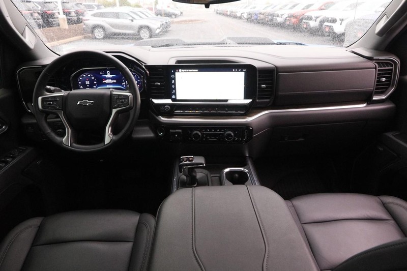 Chevrolet Silverado 1500 Vehicle Full-screen Gallery Image 21