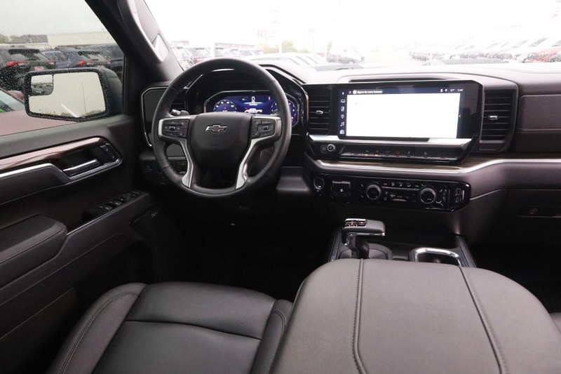 Chevrolet Silverado 1500 Vehicle Full-screen Gallery Image 22