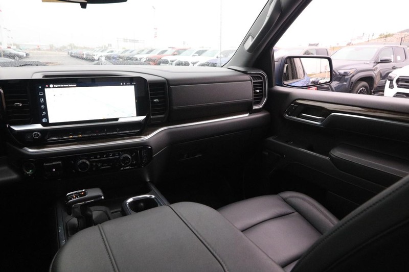 Chevrolet Silverado 1500 Vehicle Full-screen Gallery Image 25