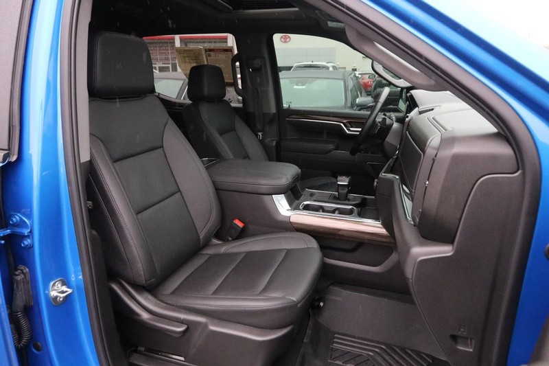 Chevrolet Silverado 1500 Vehicle Full-screen Gallery Image 26