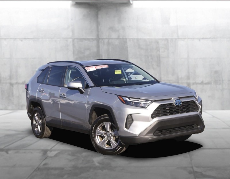 Toyota RAV4 Vehicle Image 02