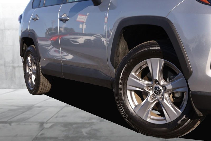 Toyota RAV4 Vehicle Image 03