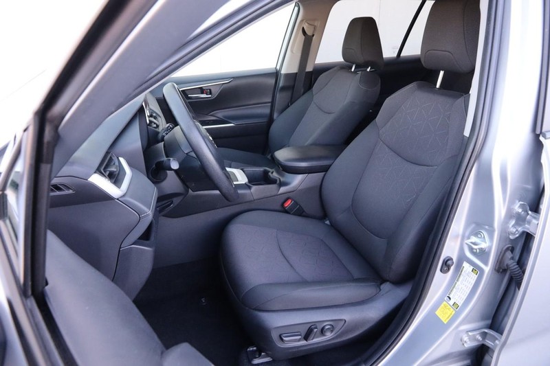 Toyota RAV4 Vehicle Image 08