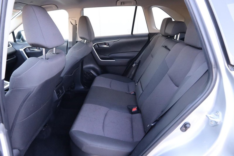 Toyota RAV4 Vehicle Image 09