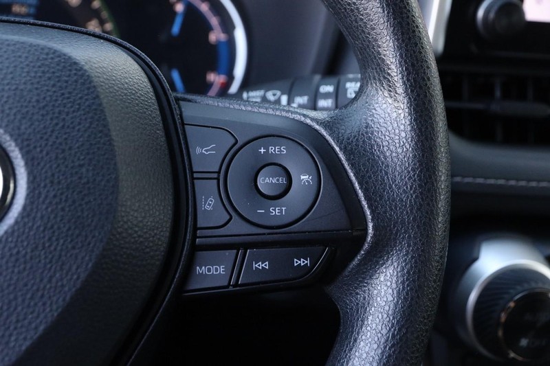 Toyota RAV4 Vehicle Image 12