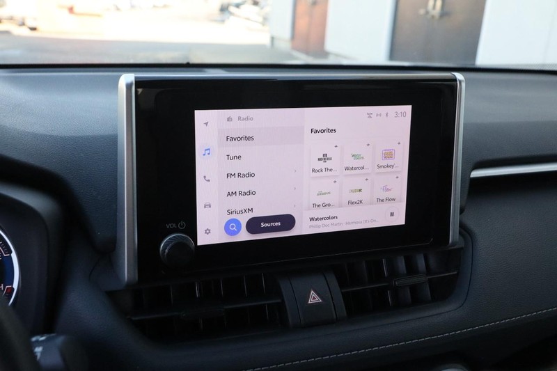Toyota RAV4 Vehicle Image 15