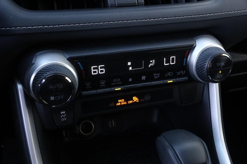 Toyota RAV4 Vehicle Image 17
