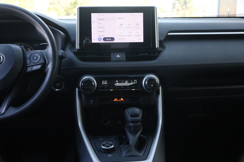 Toyota RAV4 Vehicle Image 23