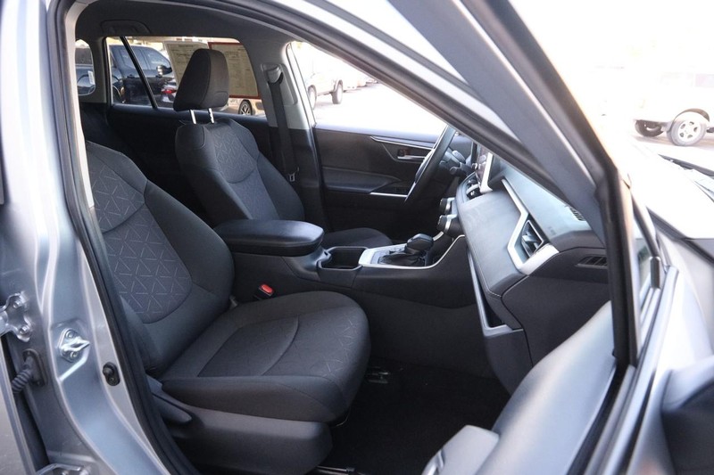 Toyota RAV4 Vehicle Image 25