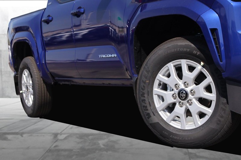 Toyota Tacoma 4WD Vehicle Image 03