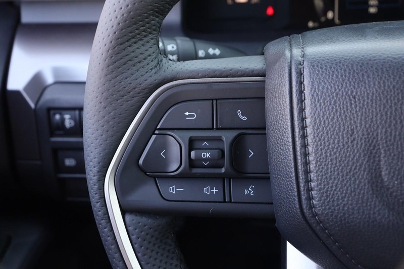 Toyota Tacoma 4WD Vehicle Image 11