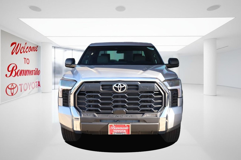 Toyota Tundra 4WD Vehicle Full-screen Gallery Image 4