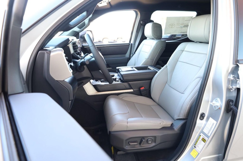 Toyota Tundra 4WD Vehicle Full-screen Gallery Image 8