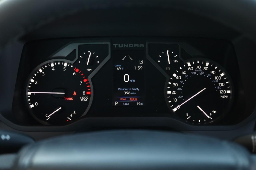 Toyota Tundra 4WD Vehicle Full-screen Gallery Image 10