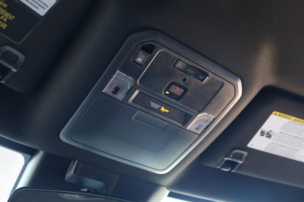 Toyota Tundra 4WD Vehicle Full-screen Gallery Image 17