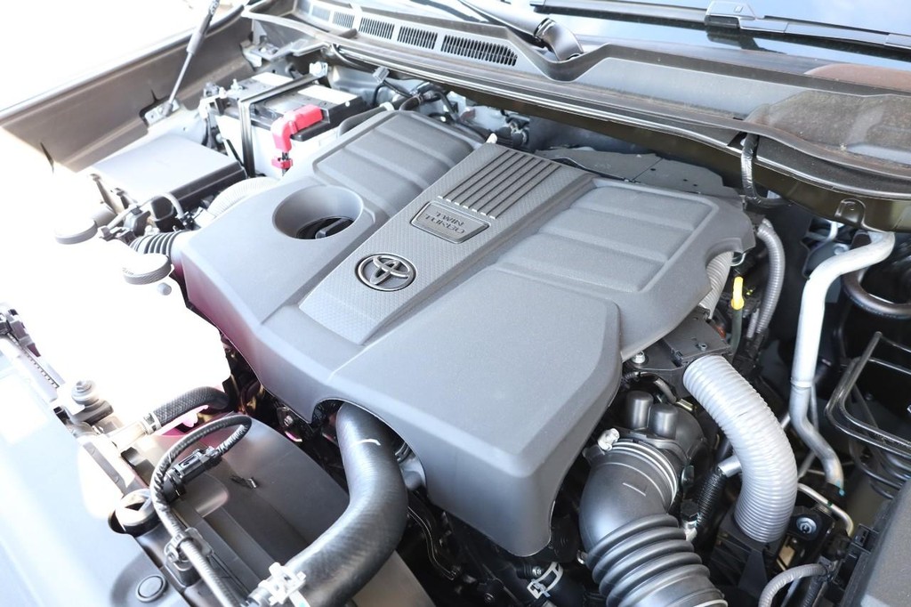 Toyota Tundra 4WD Vehicle Full-screen Gallery Image 25