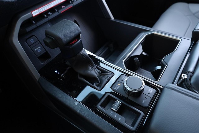 Toyota Tundra 4WD Vehicle Image 16