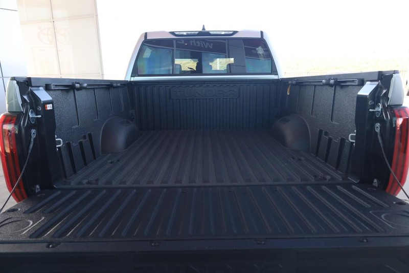 Toyota Tundra 4WD Vehicle Full-screen Gallery Image 7