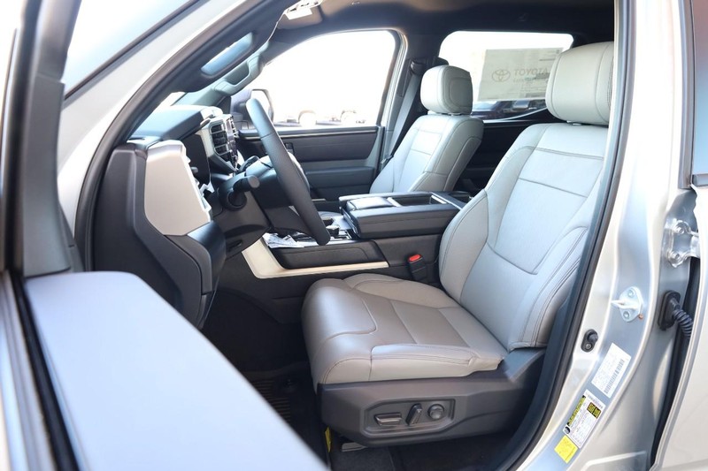 Toyota Tundra 4WD Vehicle Full-screen Gallery Image 8