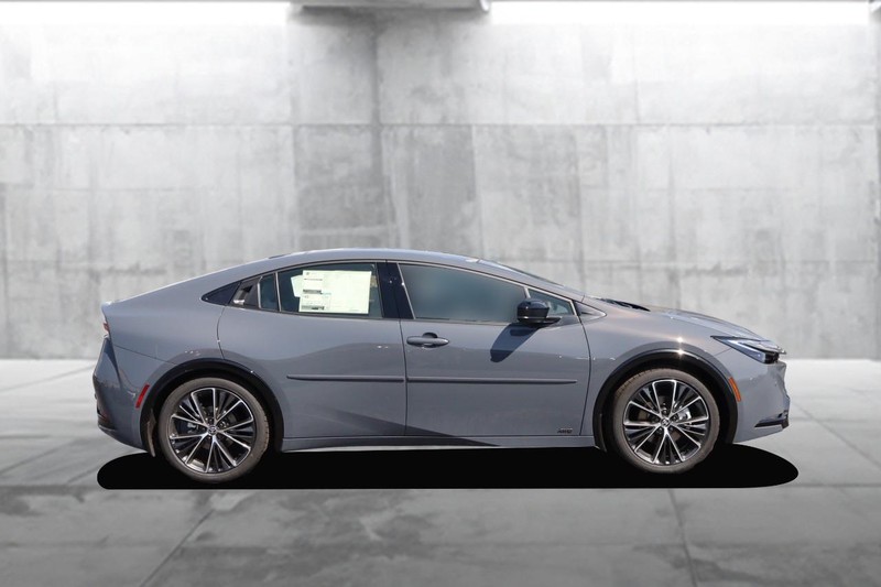 Toyota Prius Vehicle Image 05