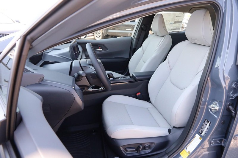 Toyota Prius Vehicle Image 09