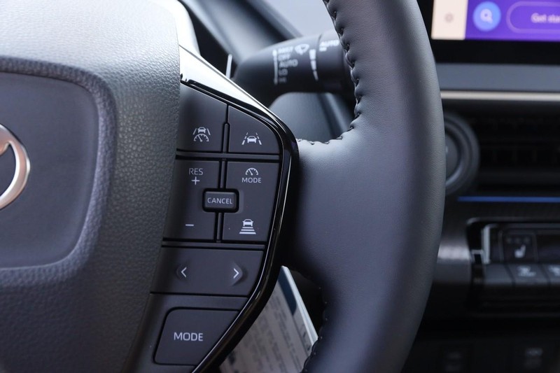 Toyota Prius Vehicle Image 13