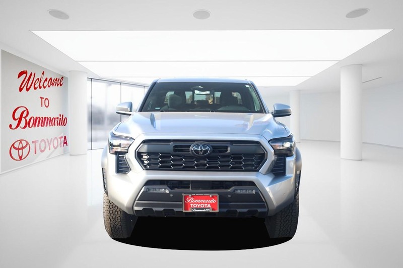 Toyota Tacoma 4WD Vehicle Full-screen Gallery Image 3