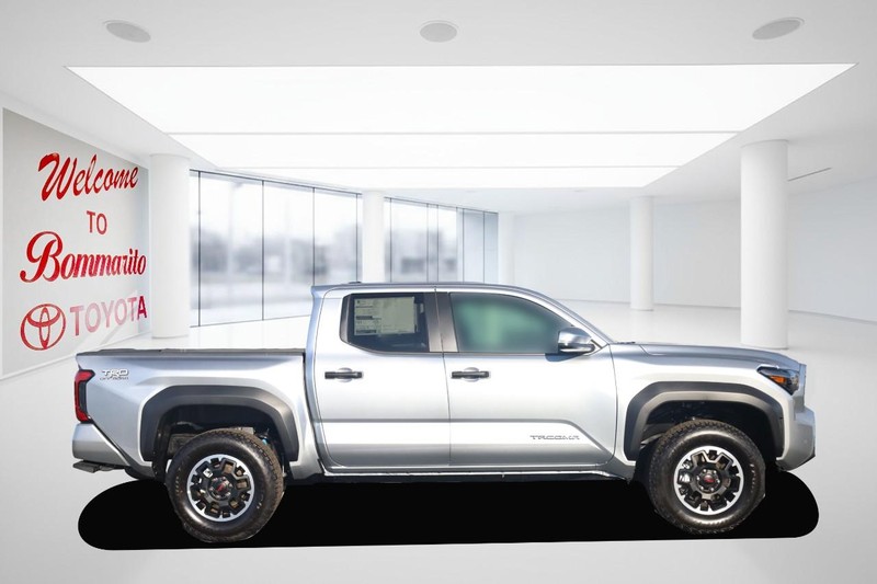 Toyota Tacoma 4WD Vehicle Full-screen Gallery Image 4