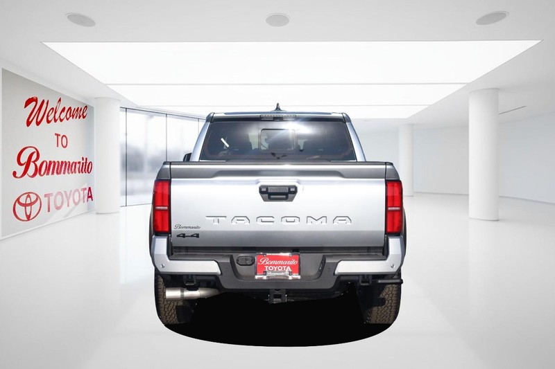 Toyota Tacoma 4WD Vehicle Full-screen Gallery Image 5