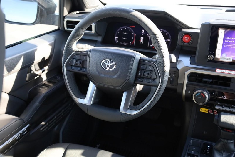 Toyota Tacoma 4WD Vehicle Full-screen Gallery Image 22