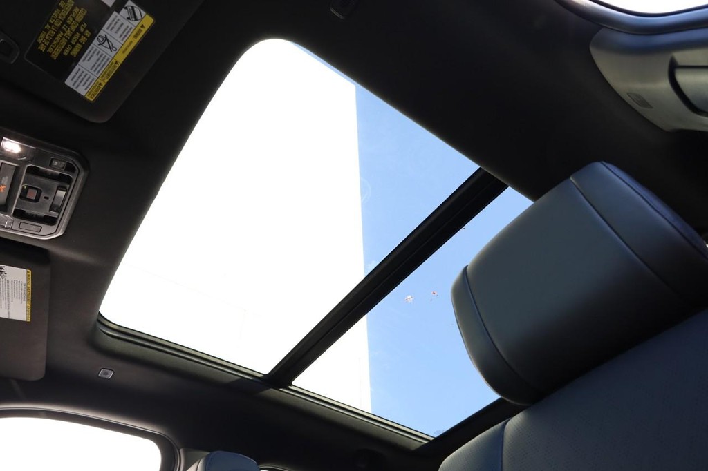 Toyota Tundra 4WD Vehicle Full-screen Gallery Image 9