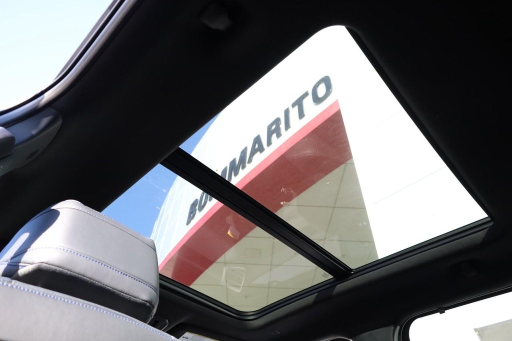 Toyota Tundra 4WD Vehicle Full-screen Gallery Image 10