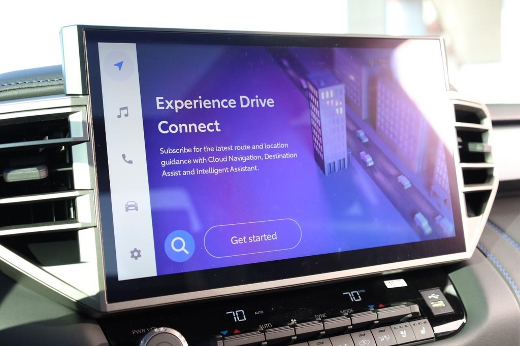 Toyota Tundra 4WD Vehicle Full-screen Gallery Image 13