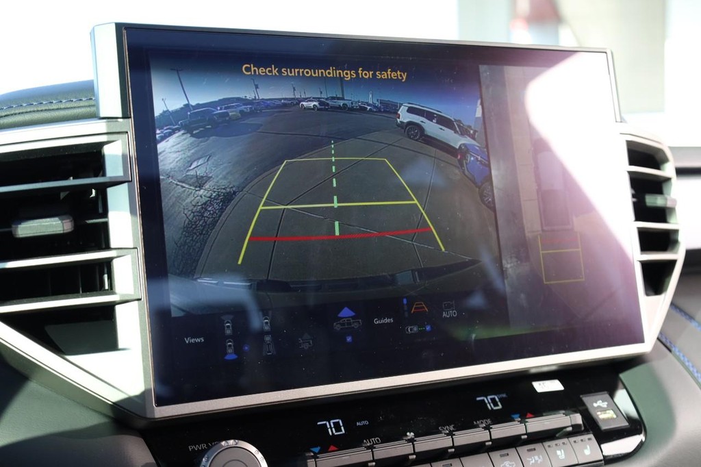 Toyota Tundra 4WD Vehicle Full-screen Gallery Image 14