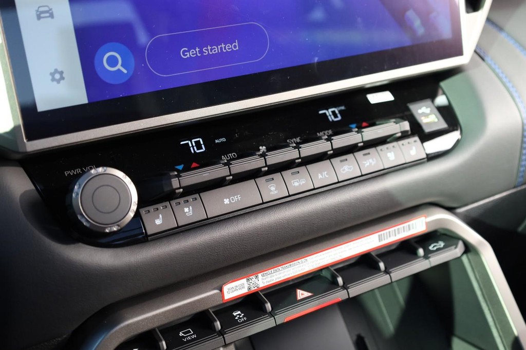 Toyota Tundra 4WD Vehicle Full-screen Gallery Image 15