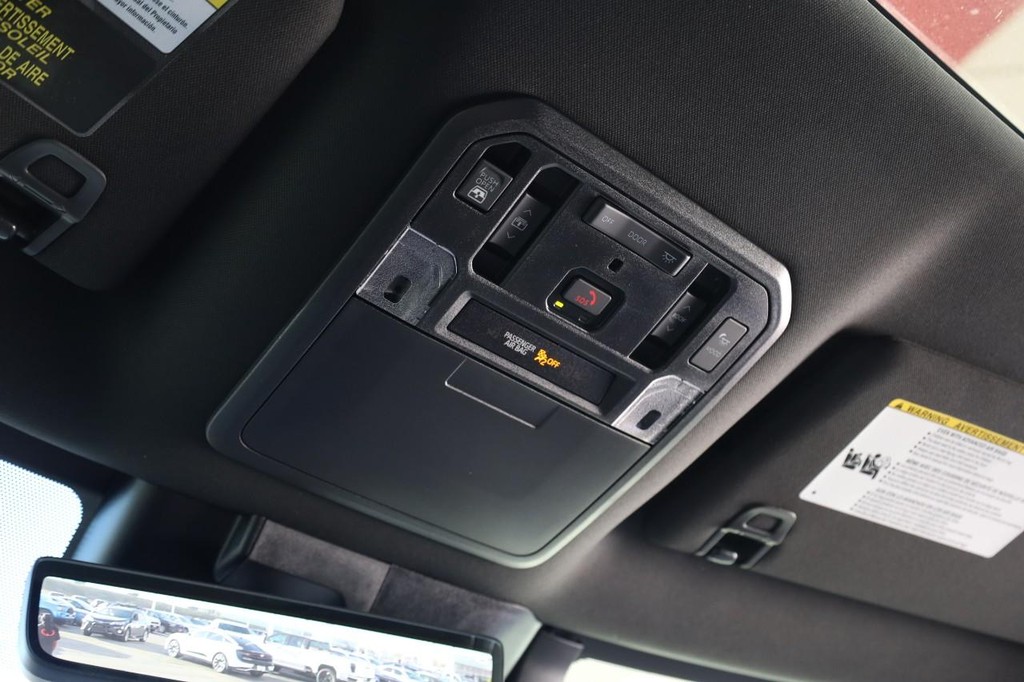 Toyota Tundra 4WD Vehicle Full-screen Gallery Image 19