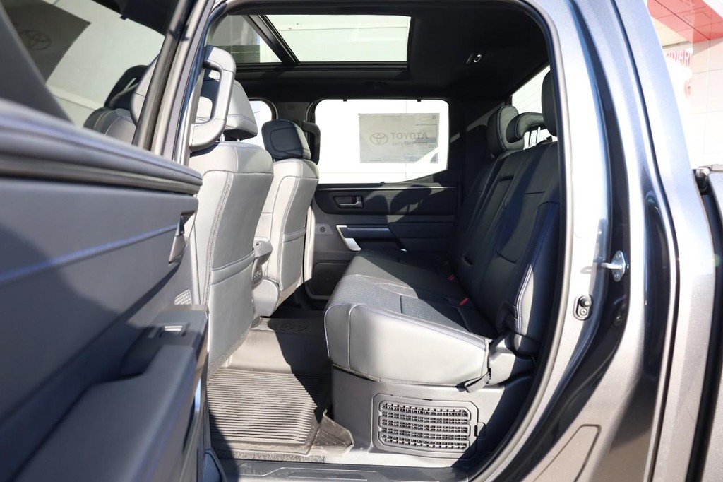 Toyota Tundra 4WD Vehicle Full-screen Gallery Image 23