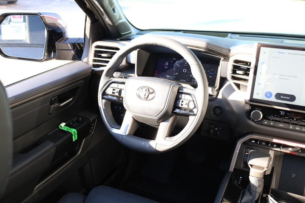 Toyota Tundra 4WD Vehicle Full-screen Gallery Image 26