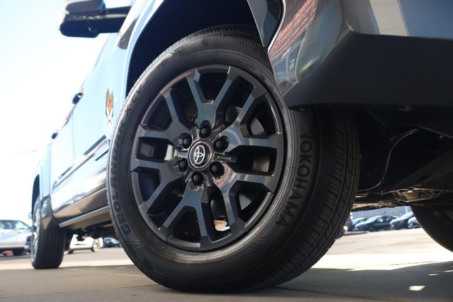 Toyota Tundra 4WD Vehicle Image 03