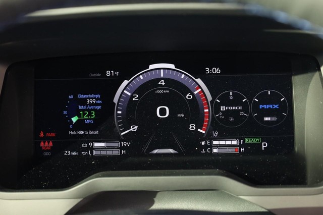 Toyota Tundra 4WD Vehicle Image 12