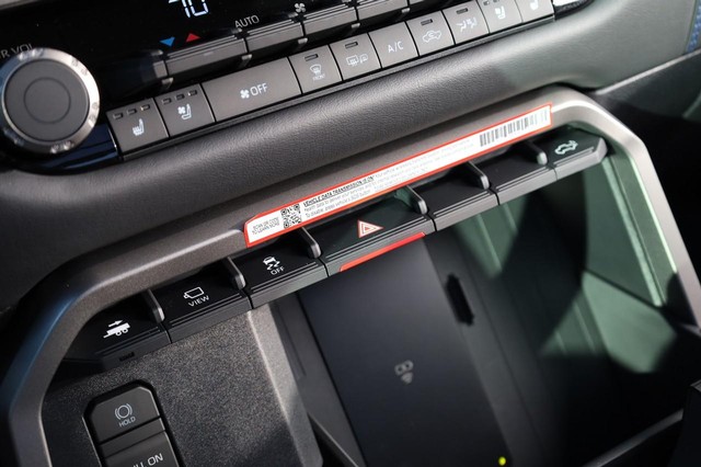 Toyota Tundra 4WD Vehicle Image 16