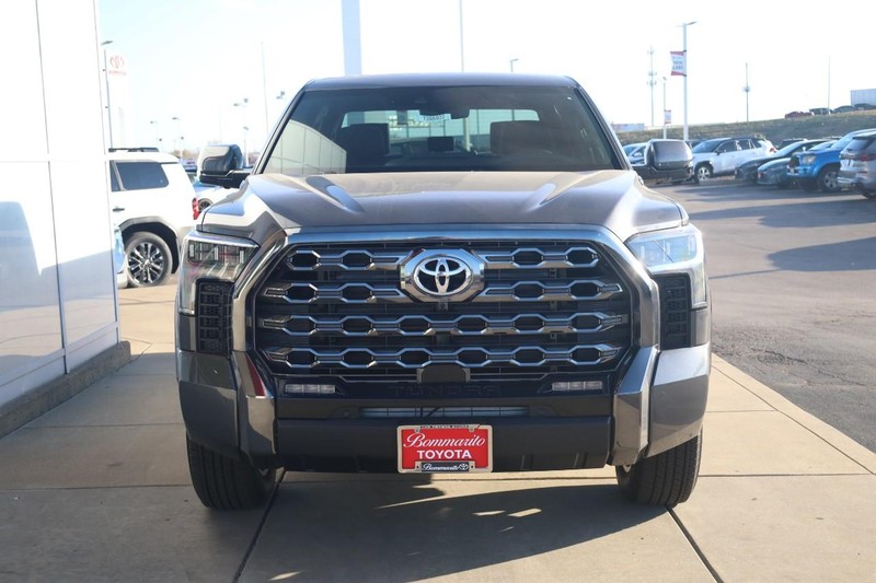 Toyota Tundra 4WD Vehicle Image 04