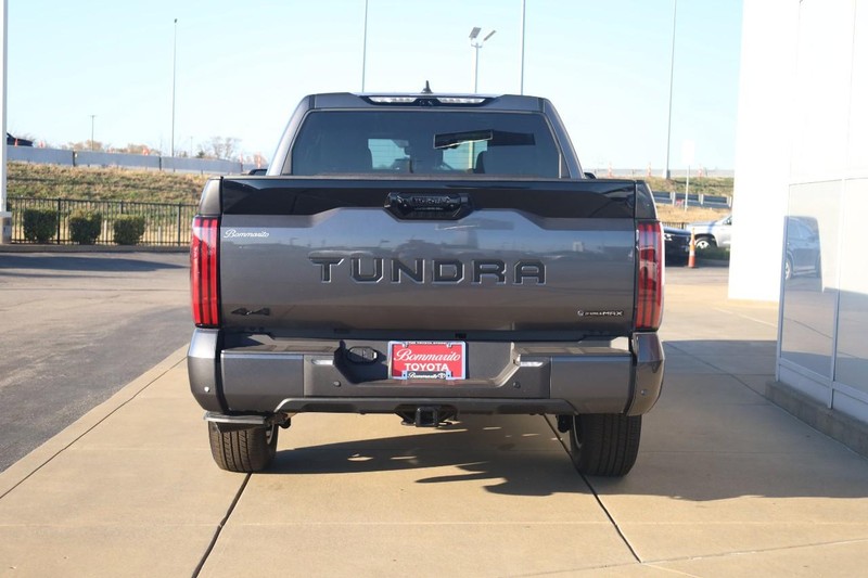 Toyota Tundra 4WD Vehicle Image 06